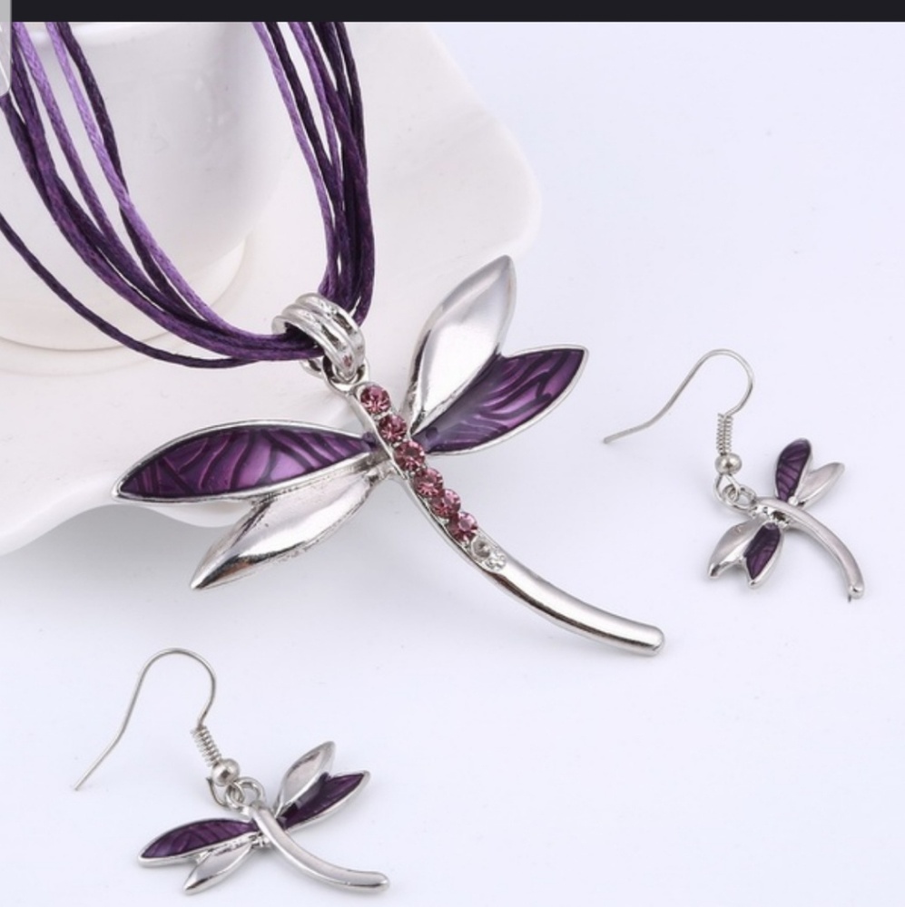 Dragonfly Pendant Necklace and drop earrings